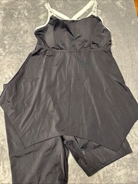 NWOT D & Co BEACH Black & White Shark Hem Tankini w/matching swim shorts Sz 10